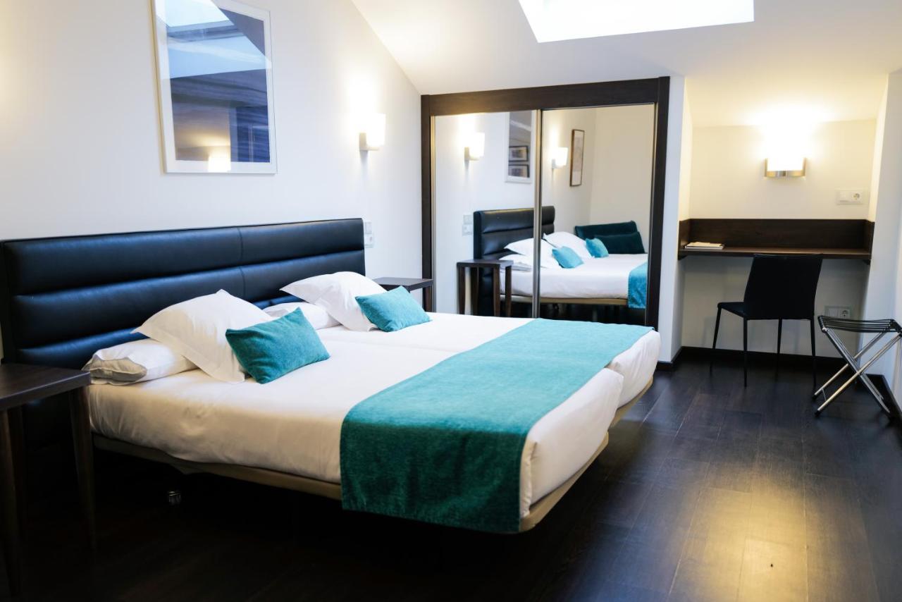 Hotel Villa Rosario Ii, Edificio Moderno ริวาเดเซญา ภายนอก รูปภาพ