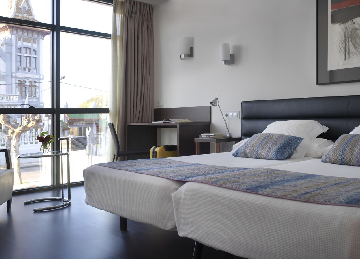 Hotel Villa Rosario Ii, Edificio Moderno ริวาเดเซญา ภายนอก รูปภาพ