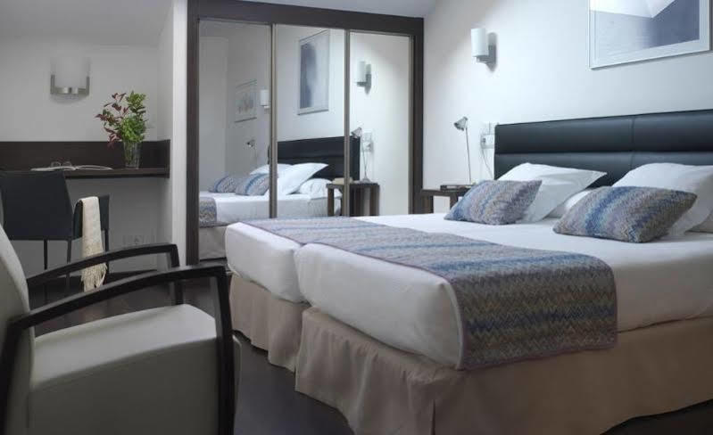 Hotel Villa Rosario Ii, Edificio Moderno ริวาเดเซญา ภายนอก รูปภาพ